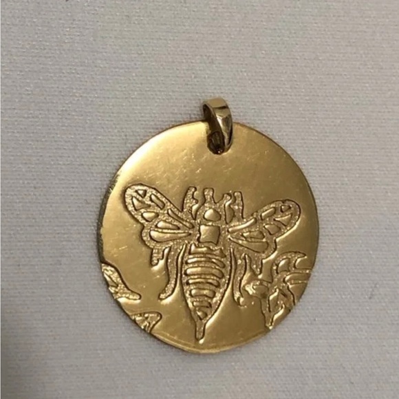 14k Solid Gold Raised Embossed Bee Pendant - Picture 3 of 5